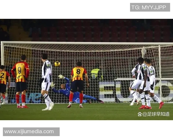 多特蒙德友谊赛大胜曼联争议判罚引发全场热议